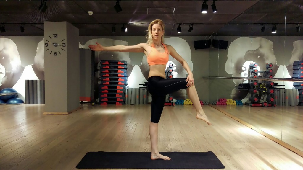 SUPER ANTRENAMENT! 5 argumente ca sa te apuci de yoga!