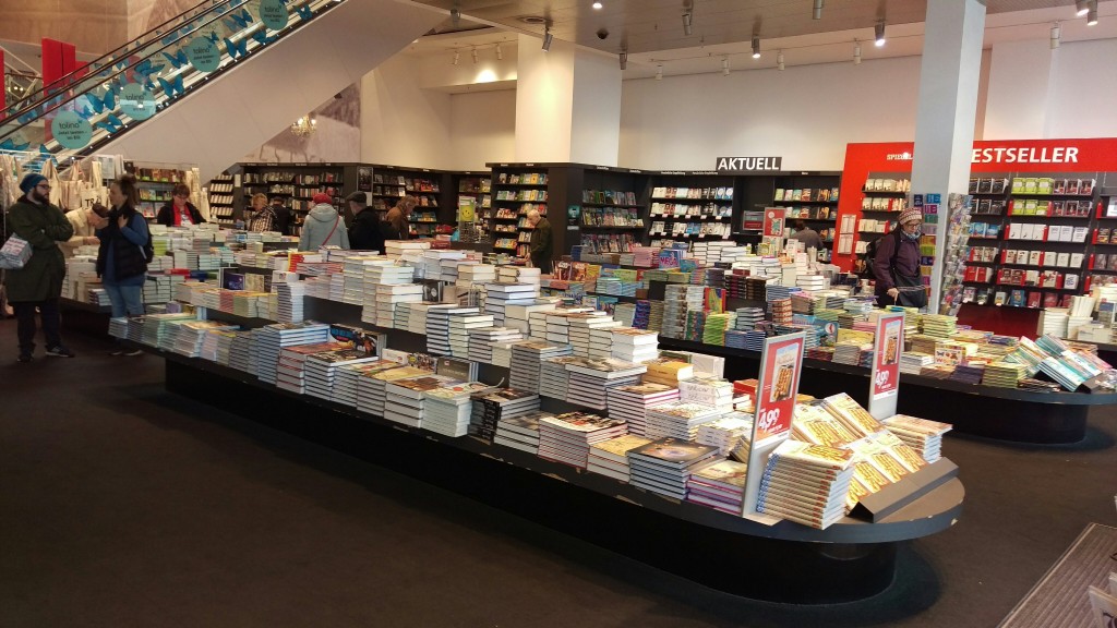 Am facut si shopping... la librarie Hugendubel!